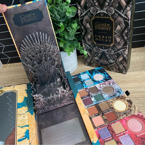 Urban Decay - Game of Thrones Eyeshadow Palette - Picture 5 of 8